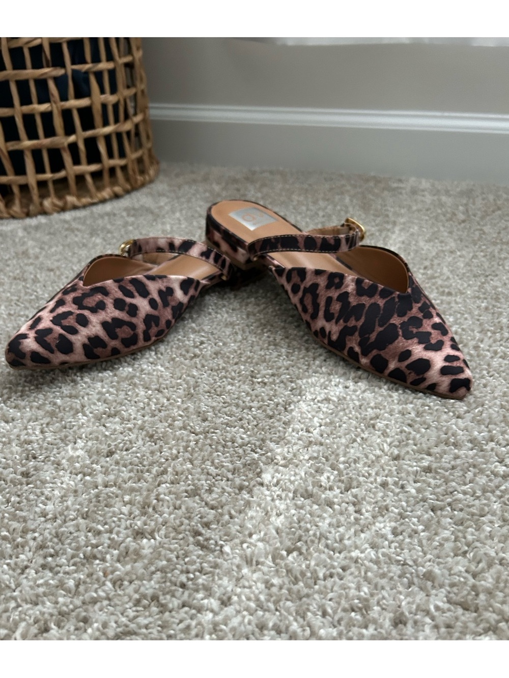 DV by Dolce Vita Domainica Leopard Print Pointed Mule Slip on  9.5 - Picture 2 of 7